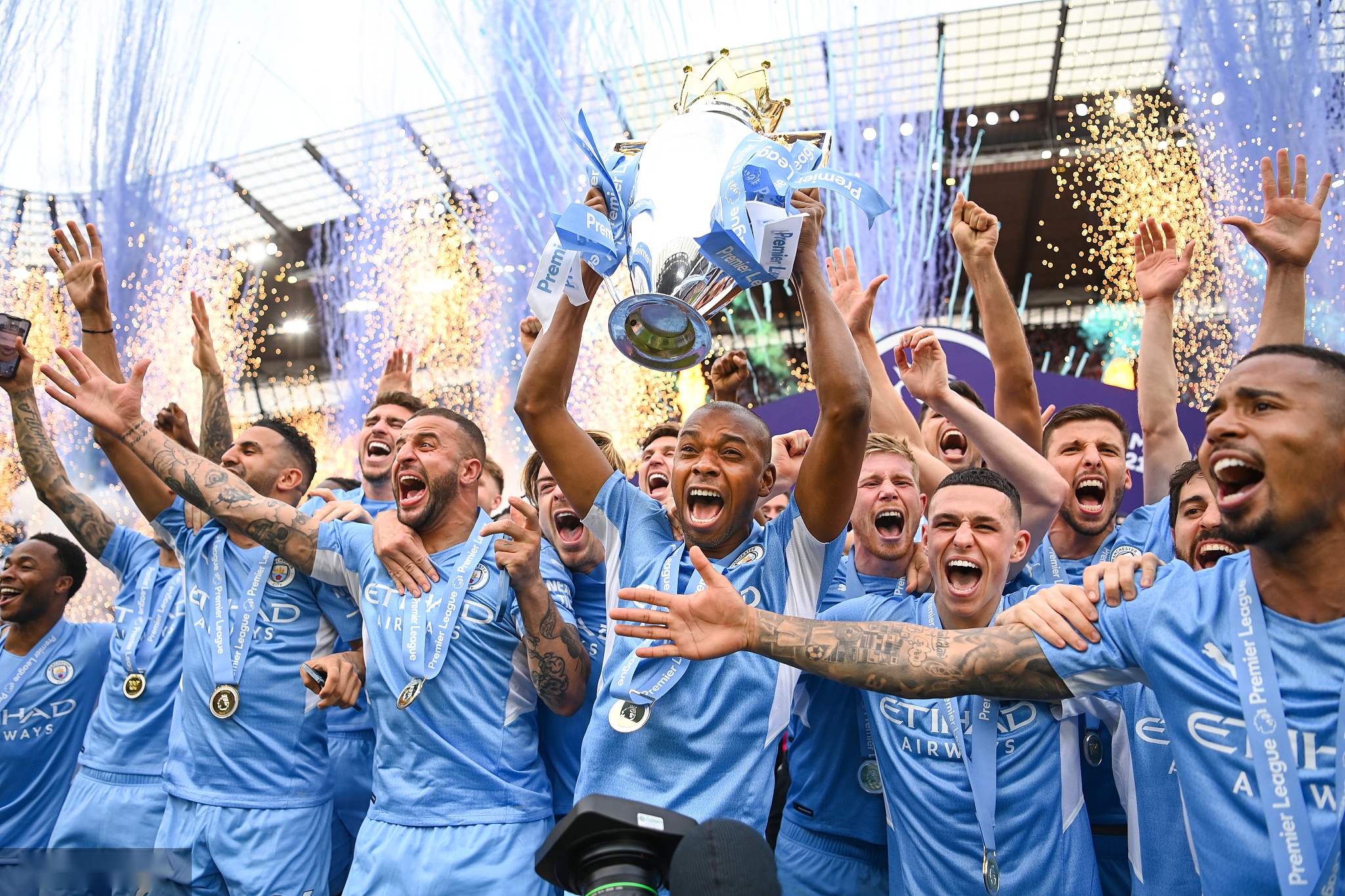 对场上突发 对场上突发