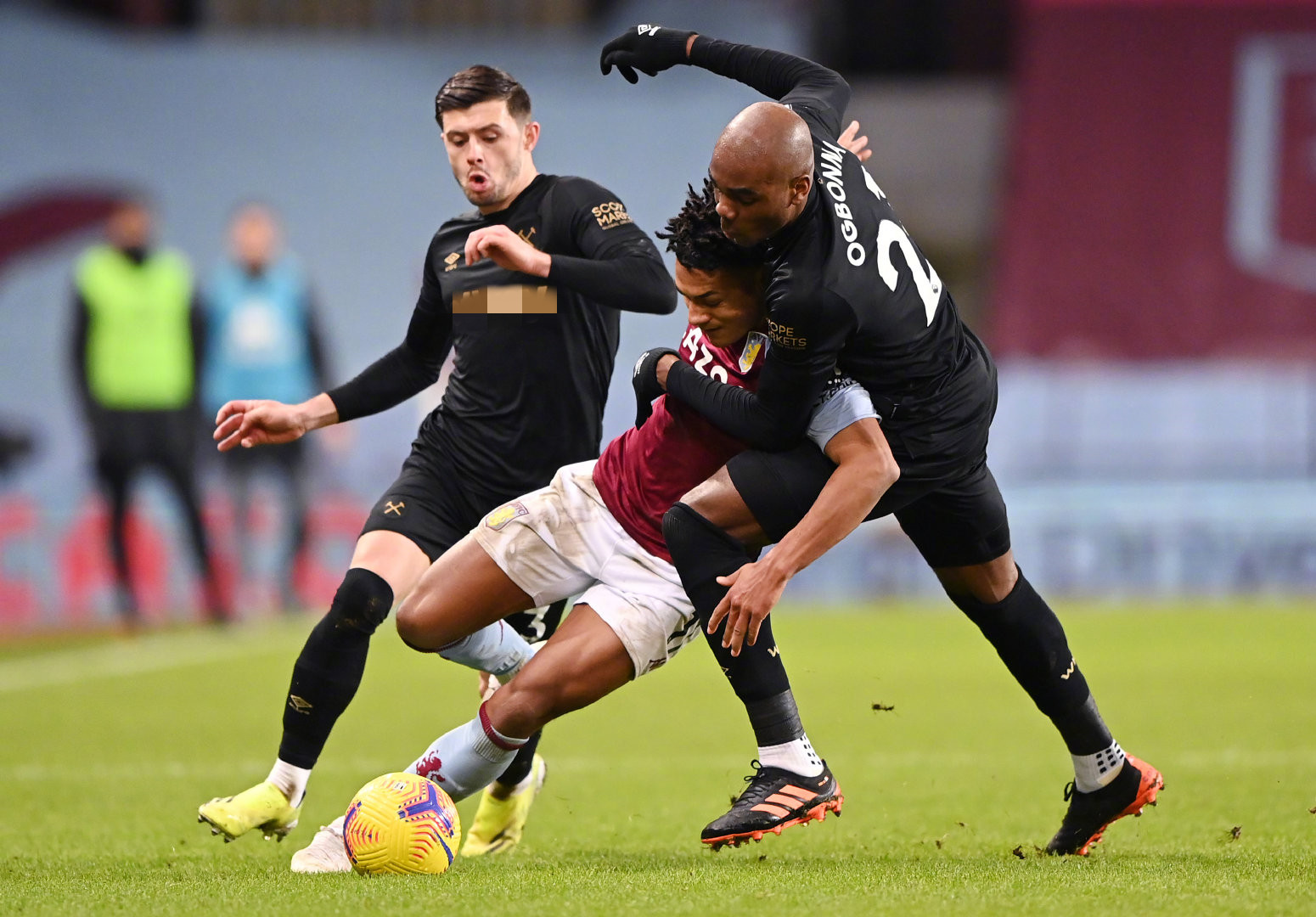 洛的肩上 洛的肩上